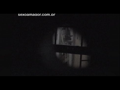 ❤️ Blondie wordt stiekem gefilmd door een voyeur uit de buurt, verstopt achter holle bakstenen Sex video at nl.goodseller.top